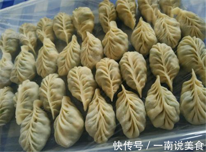 不吃这种馅饺子简直亏大了，汁鲜味美，花钱不多，比放肉还好吃！