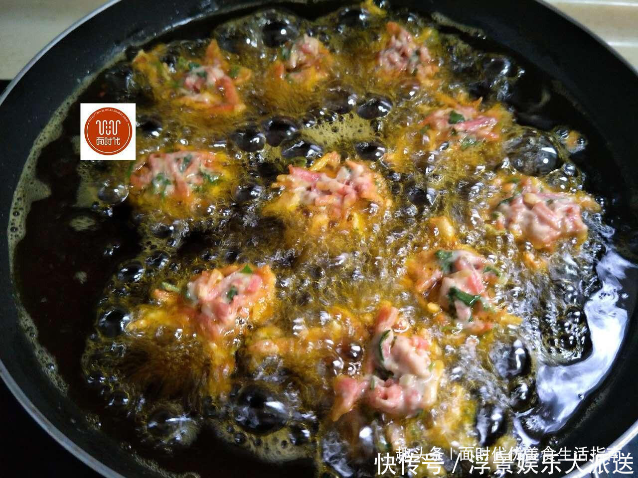 小面姨|我炸的丸子,香脆酥软,怎么吃都不腻,边吃边炸,端上桌都快没了