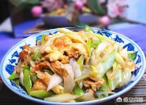 有爱吃炒鸡蛋的,鸡蛋搭配什么蔬菜炒最好吃?炒鸡蛋放调料有什么禁忌?