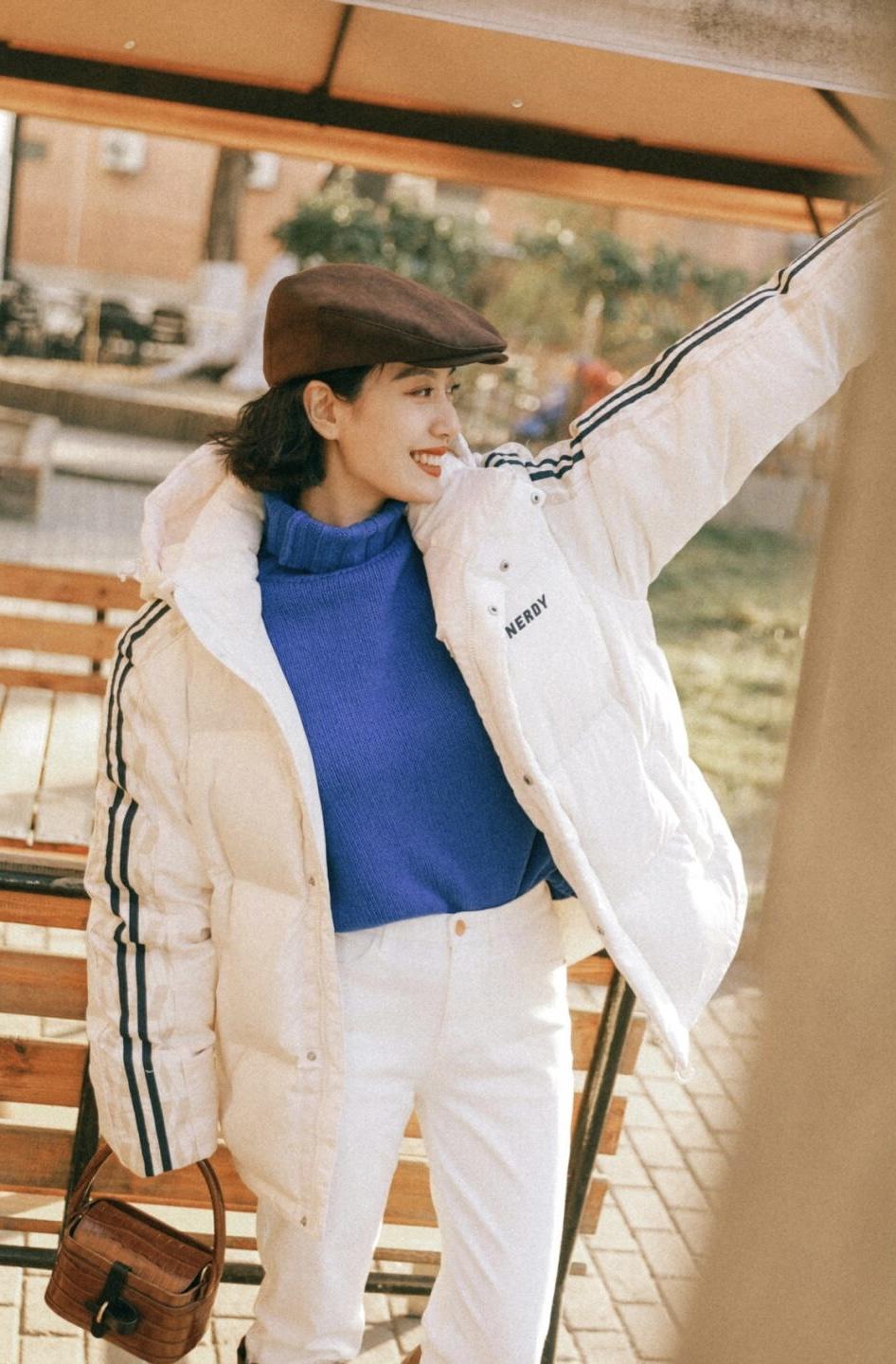 白色 冬天穿羽绒服也不要乱搭,试试这些搭配方式,时髦精致又有个性