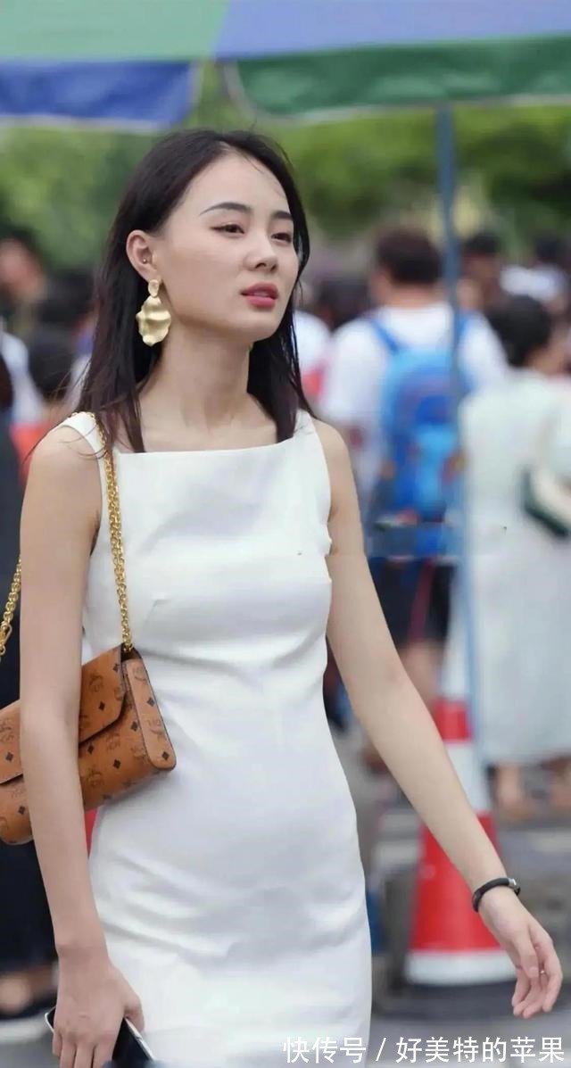 深色 鲨鱼裤的造型非常个性,散发脱俗的超凡魅力,简约保暖!