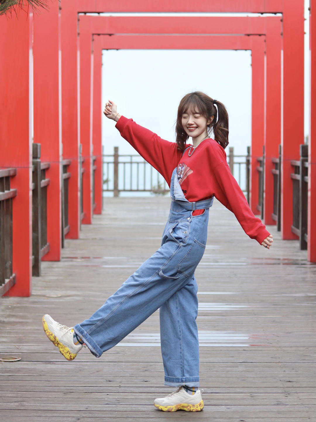 优雅|穿来穿去,还是“阔腿裤”舒适日常,搭配白色上衣,优雅又精致