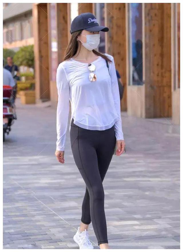 想穿的舒适减龄, 初秋运动风穿搭值得一试, 好看又显气质