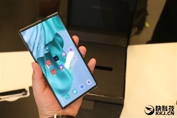 OPPO|OPPO X 2021卷轴屏概念机现场图赏：科幻中的手机来了