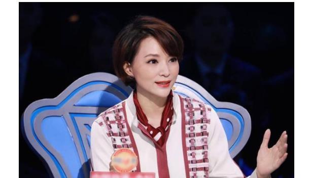 董卿落选十佳主持人,观众:不影响她在央视的位置