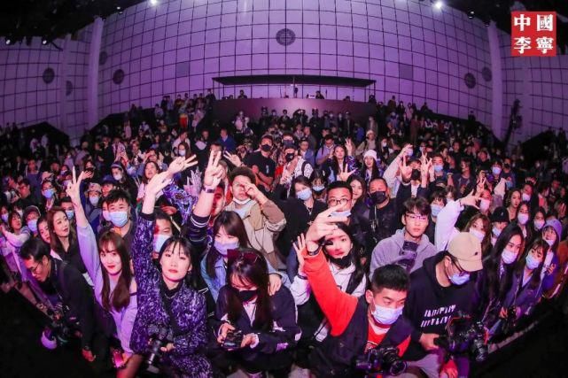 中国李宁2021秋冬潮流发布：悟创吾意，风格呈现