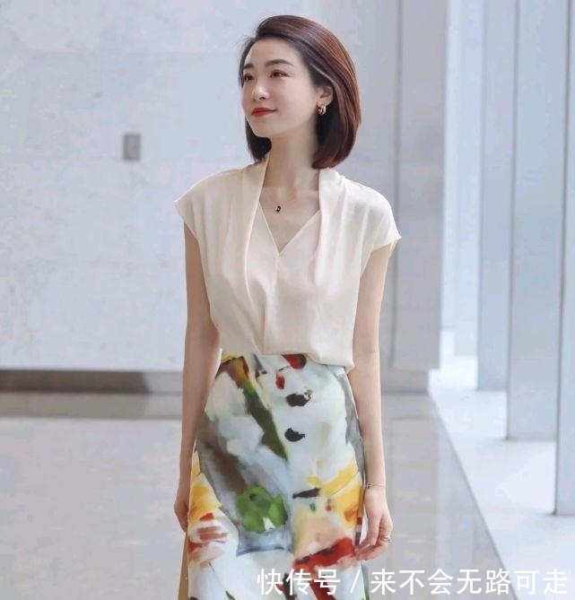 西装裙|上班穿什么?简约干练又不失温柔的穿搭,可以把自身的魅力放大化
