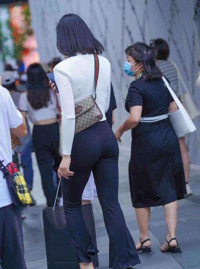 简单搭配的打底裤展现女人魅力气场，秀出迷人自我，多姿多彩