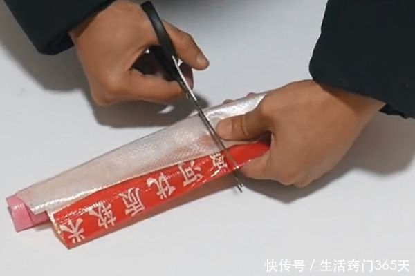 厨房|米袋子扔掉等于在扔钱!剪几刀放在厨房里,全家人都要抢着用!