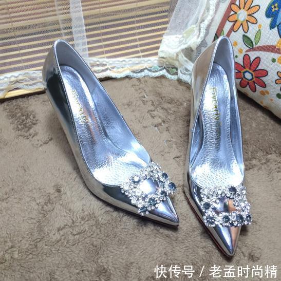 新娘鞋 我若嫁你,你愿意为我穿上一双这样的新娘鞋吗
