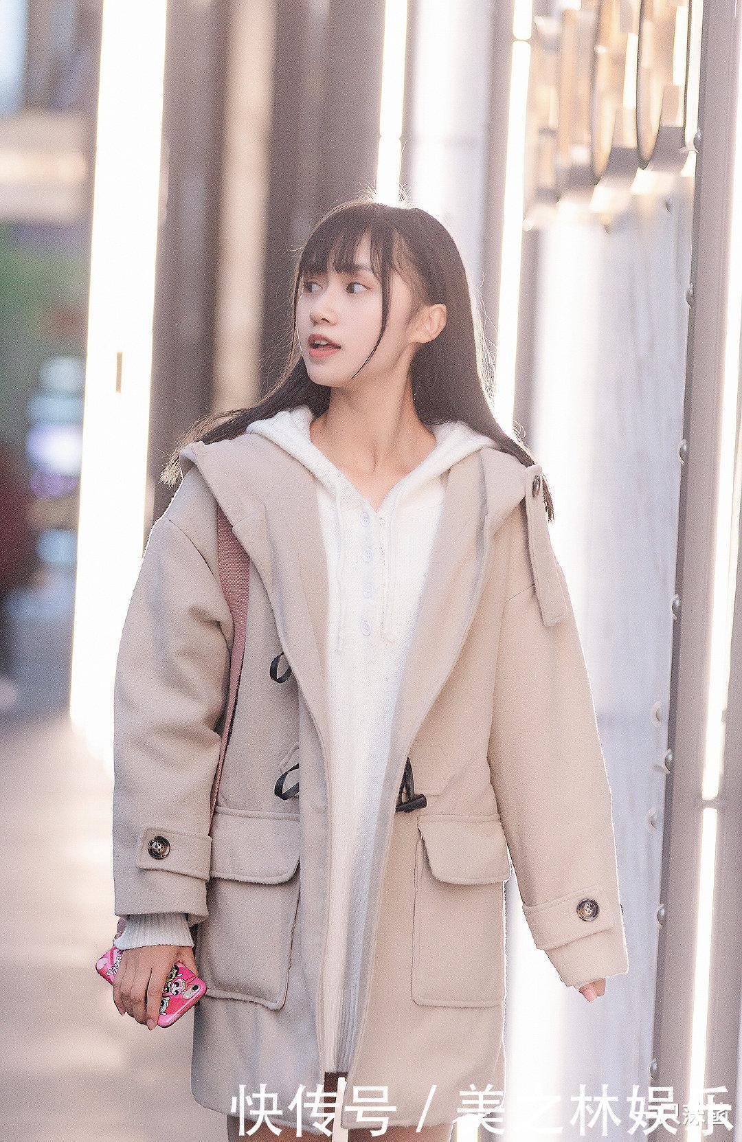 “穿成这样去逛街,能获得小哥哥关注吗”应该没问题吧