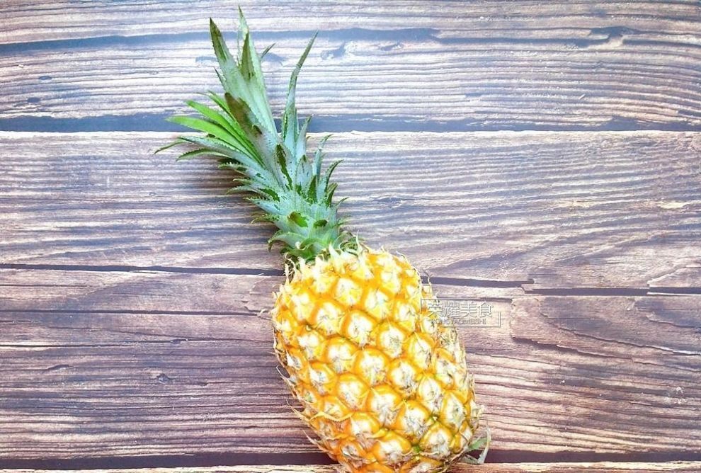 吃了几十年菠萝,才知道菠萝用冷盐水泡是错的,教你正确做法