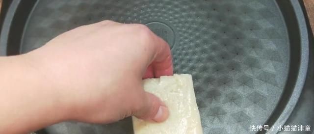 吃法|糯米粉的新吃法，1种做法2种口味，又软又糯还拉丝，8个不够吃