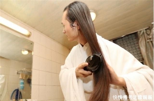 束冠&他留四年长发穿上汉服却被汉服圈批“不束冠”,网友:好严格