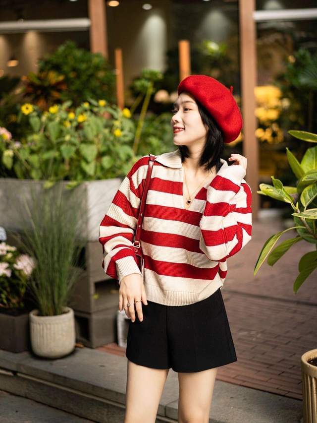 毛衣|秋冬想要穿出韩系风，试一试毛衣外套+皮短裤，时尚又不失性感