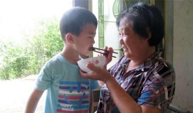 孩子|无论家里谁带娃,这4种行为要制止,大人累不说,还容易毁了娃