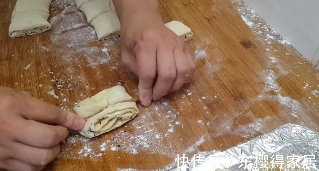 吃光|自制千层烤花卷做法,两手一捏,吃着比大鱼大肉还香,上桌全吃光