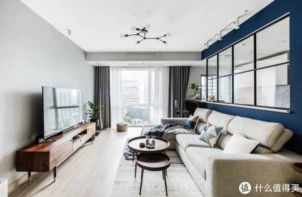 颜值担当|如何让客厅更有牌面？门窗这样装，轻松打造超赞的「高颜值」客厅！