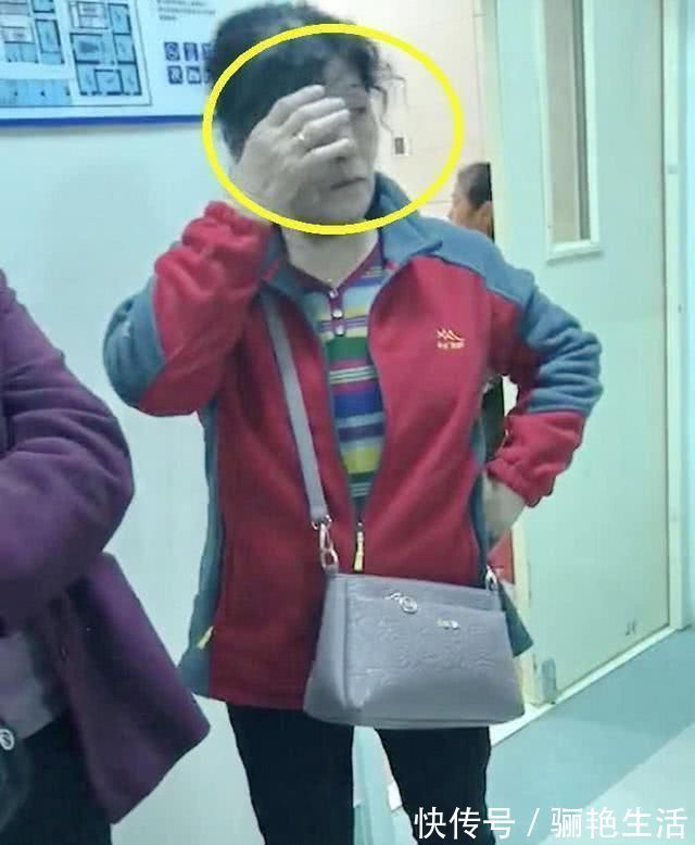 婆婆|孕妈分娩时,产房外的婆婆和亲妈有什么表现?丈夫:差距太明显