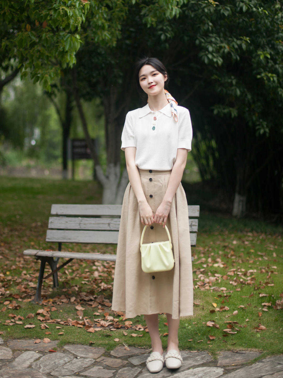 半身裙|如何打造法式风格?条纹T恤搭配白色阔腿裤,显得高级又时髦