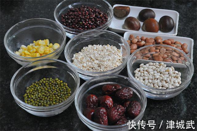 儿子爱上这早餐，粉粉糯糯特松软，10分钟连碗端上桌，好吃！