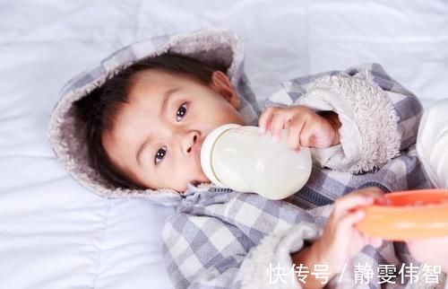 补充水分|纯母乳的宝宝第几个月可以喝水?喝水时需要注意什么?