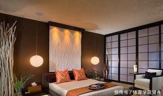 卧室|卧室里不要傻傻放大床,头一次见这种地台床,真懊悔我家装太早了!