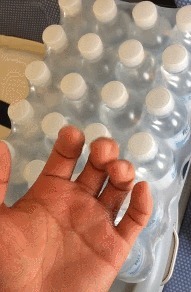 |搞笑GIF:花大价钱来看的表演 你们说我是不是被骗了