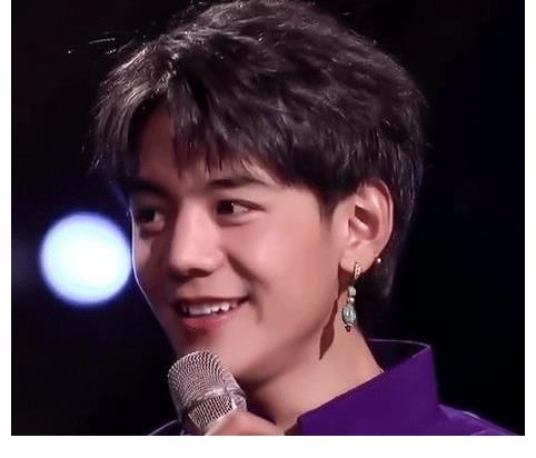 丁真|十年寒窗不如一網(wǎng)紅，丁真從素人到聯(lián)合國(guó)大會(huì)，靠的是純樸