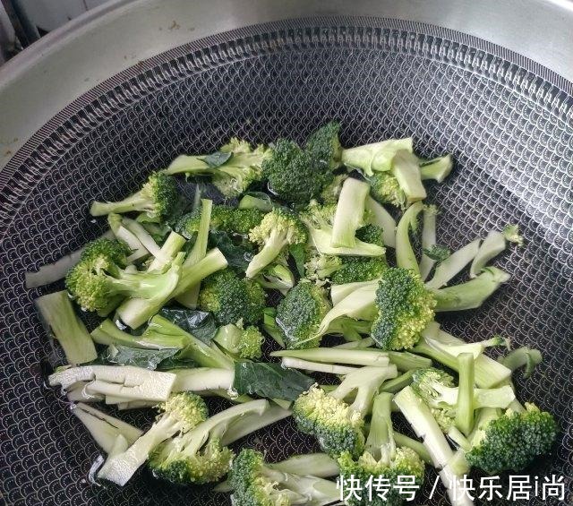 家常|尖椒炒西兰花,家常小炒,美味下饭!