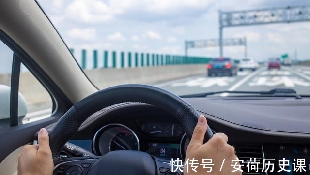 白领|中年白领失业，就应该去开专车吗？正确决定应该是……