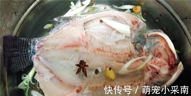 罗非鱼就应该这样吃，对半切开上锅煎，出锅后外香里嫩，口感特香