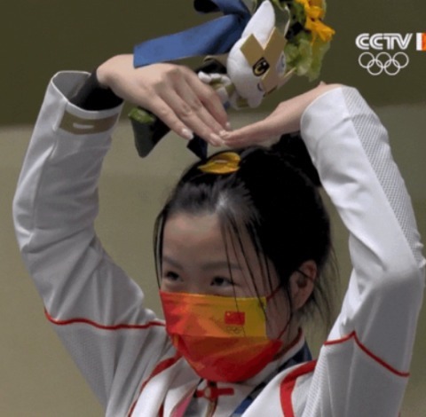 楊倩快樂大本營(yíng)再現(xiàn)比心名場(chǎng)面 解鎖各種比心方式好可愛