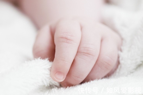 灵活度|孩子智商高不高,都写在手上了!各阶段手部发育指南,宝妈要记好