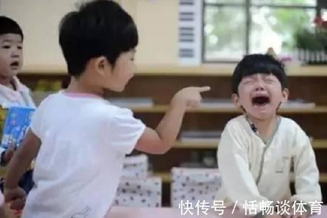 俊俊|“你为什么还手?”儿子在班级受欺负还手被罚,宝妈处理方式被赞