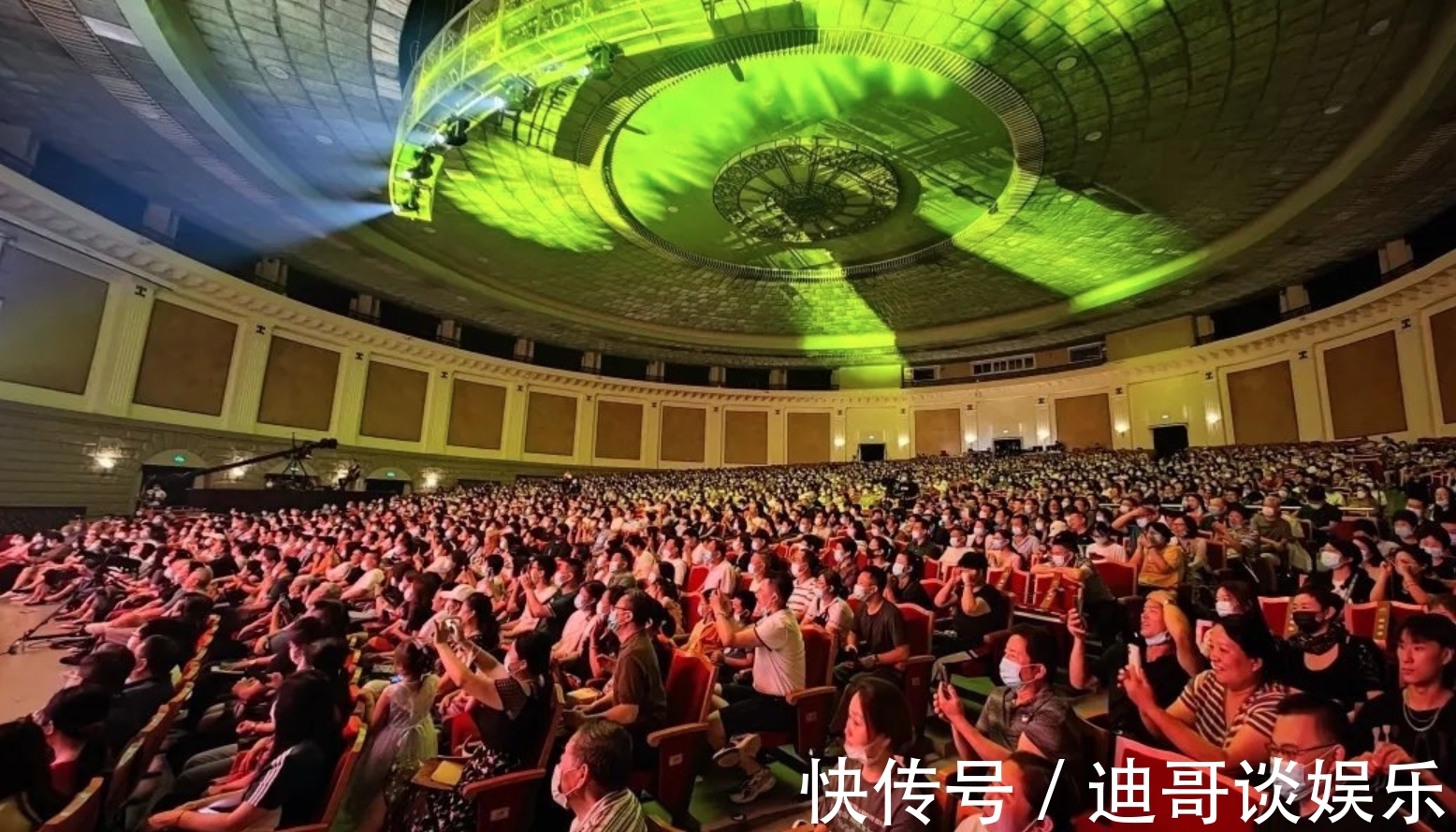 正月里正月正|中國廣播藝術團藝術季收官,相聲名家馮鞏壓軸登場,現場掌聲雷動