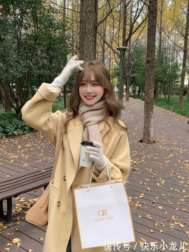 美女 秋冬大衣内搭选什么才好看,记住几个搭配技巧,让你变成大美女