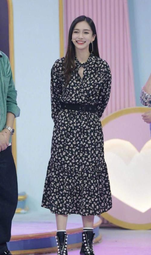 靴子别买太多,今年秋冬有这4双就够了,保暖时髦,还不易撞鞋