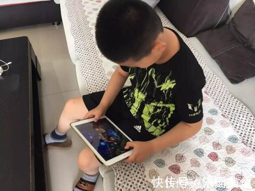 视网膜|给不给孩子玩手机,7岁以后的这些差距,实在太明显