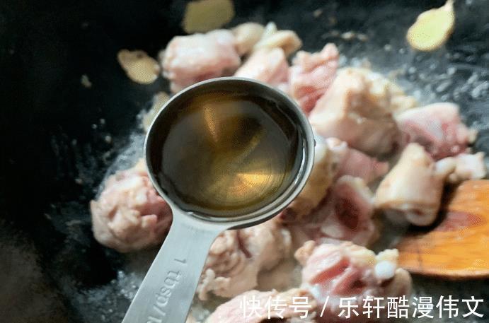 鲜嫩|板栗和鸡肉的完美结合，鲜嫩的板栗烧鸡，做法简单又下饭