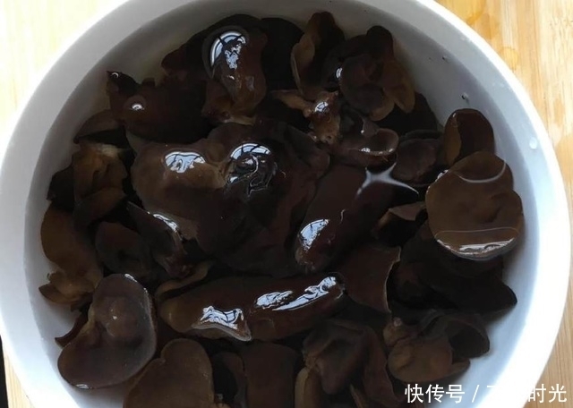 黑木耳|莴苣和它一起炒，防癌抗癌心脏好，清肺润燥抗衰老，全家都爱吃