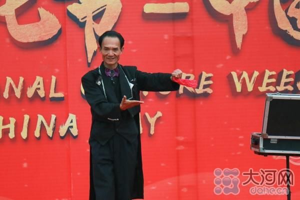 国际文化节#河南坠子、提线木偶、魔术……河南宝丰非遗亮相国际文化节受追捧