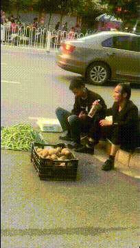 |搞笑GIF:伤害性不大 侮辱性极强的瞬间