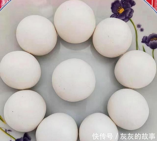 紅豆和它一起煮，女人常吃，皮膚白皙無色斑，像剝了殼的蛋