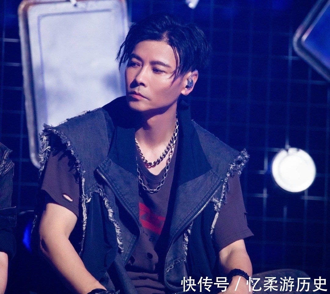 趙文卓|情懷決定觀眾嗜好！張晉組再機(jī)靈，也不敵陳小春的“一杯二鍋頭”