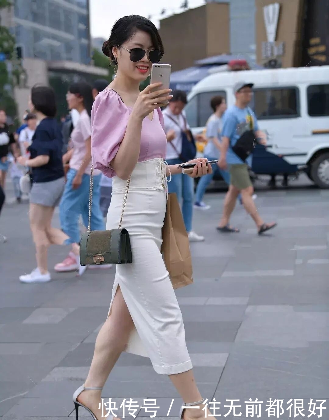 选择|真正懂穿搭的女士,还要看半身裙“脸色”,这样穿时髦又优雅!