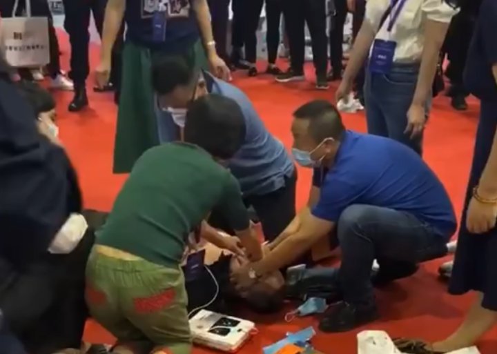 红十字|医疗装备展上有人心脏骤停 杭州这位中学老师紧急施救