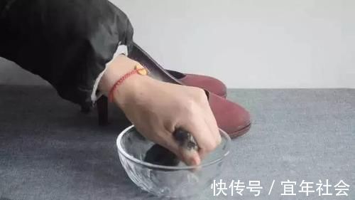 放大镜|鞋子挤脚?老司机教你2招,学会后鞋子怎么穿都舒服!