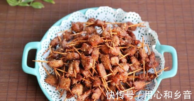 口感绝佳的童年小食,孜然牙签肉,香酥脆嫩,美味无比!