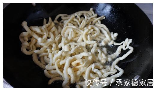 想吃沙琪玛不用买，在家做超划算，比超市的还好吃，软糯香甜